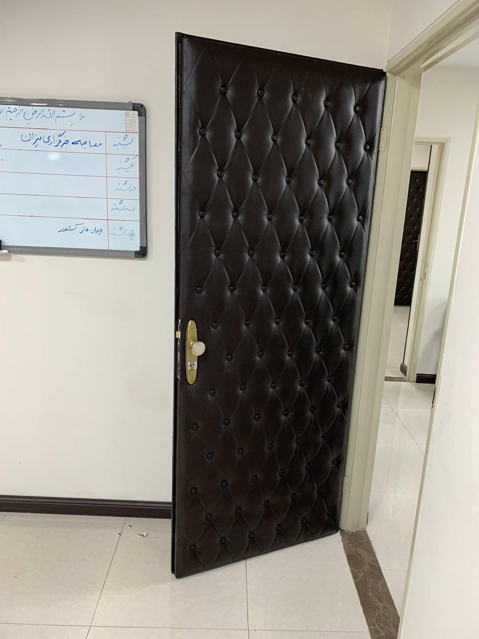 درب چرمی اداری اخوان