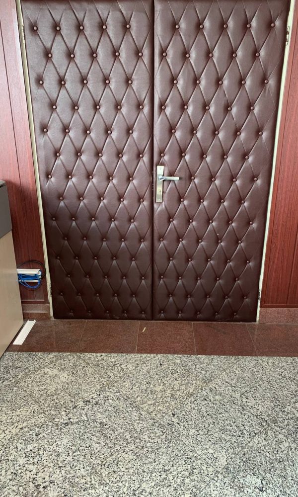 در چرمی اداری اخوان